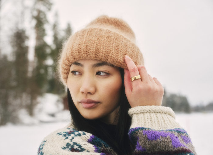 Woman wearing Oura Ring in the snow