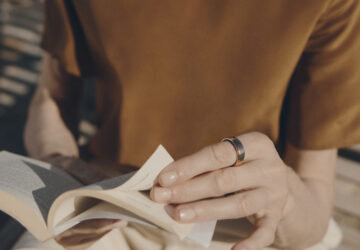 Woman wearing Oura Ring and reading a book