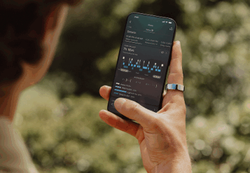Person looking at Sleep Graph on the Oura App