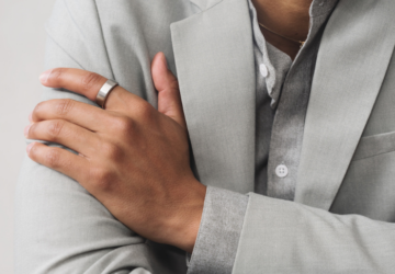 Man in suit wearing Oura Ring
