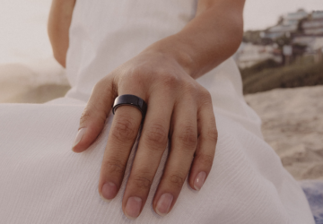 Woman wearing black Oura Ring