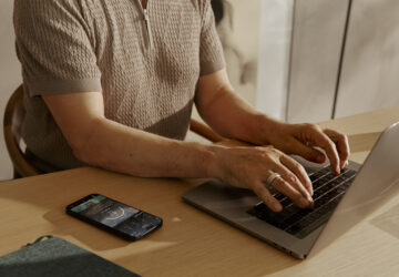 Man wearing Oura Ring and typing on computer