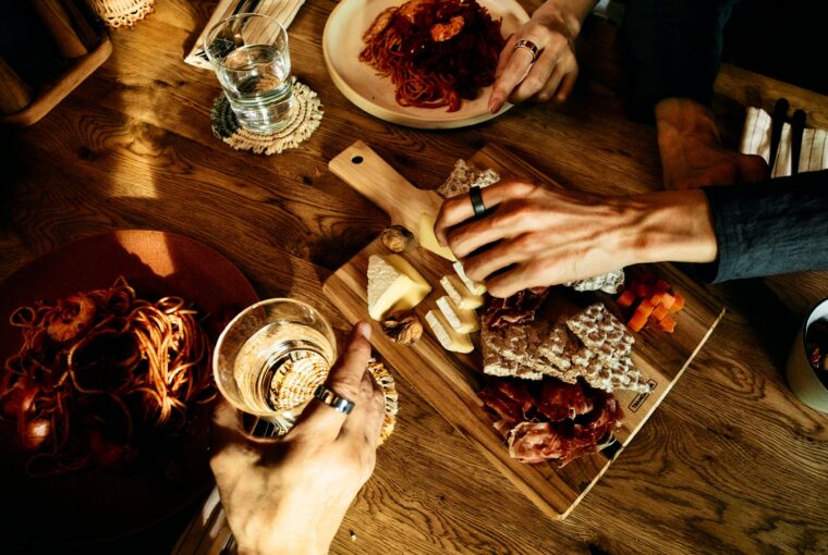 Dinner party | What Meal Logging Data Reveals About Oura Members' Everyday Eating Habits