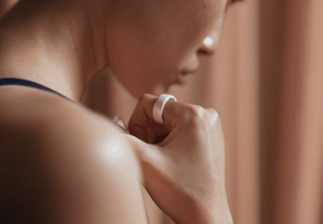 Oura Ring Cycle Insights Update | woman wearing Oura Ring 4 Ceramic in Cloud