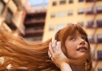 Woman with red hair wearing Oura Ring