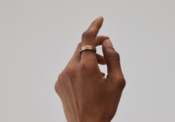 Hand with Oura Ring 5 in Deep Rose
