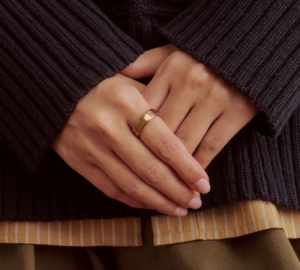 Person wearing Oura Ring 5 in Deep Rose with hand clasped