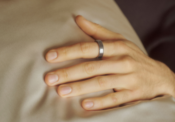 Person wearing Oura Ring 5