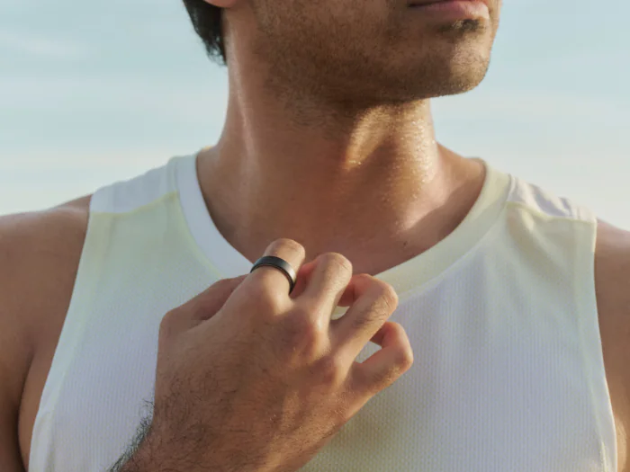 A man wearing Oura Ring 5 standing outside